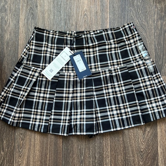 Tommy Jeans Plaid Skirt - Picture 1 of 3
